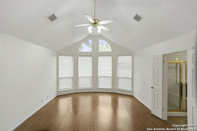 Listing photo id 13 for 13522 Barsan