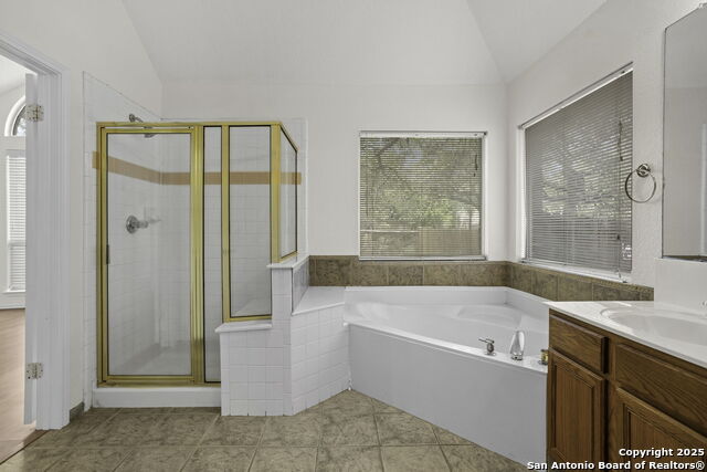 Listing photo id 15 for 13522 Barsan