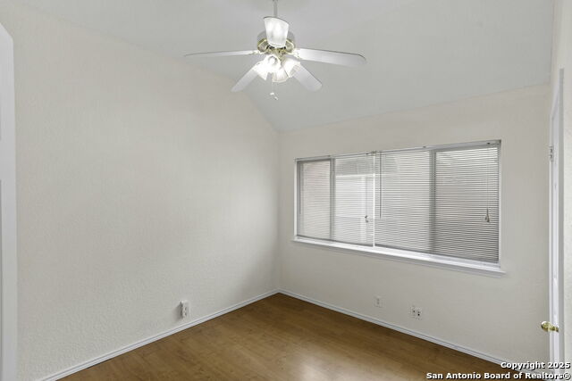Listing photo id 18 for 13522 Barsan