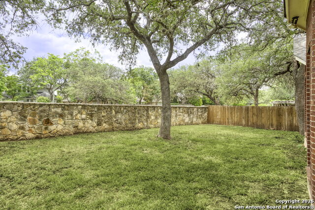 Listing photo id 23 for 13522 Barsan