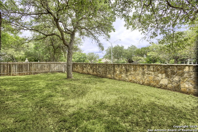Listing photo id 24 for 13522 Barsan