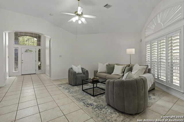 Listing photo id 6 for 13522 Barsan