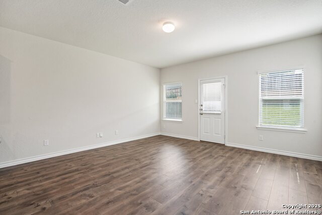 Listing photo id 11 for 2926 Wentwood Run