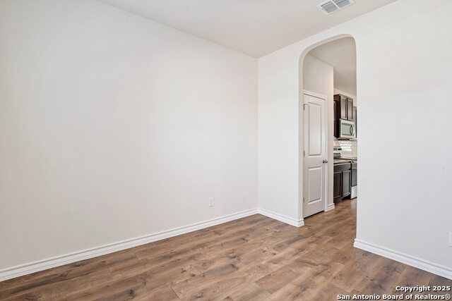 Listing photo id 5 for 2926 Wentwood Run