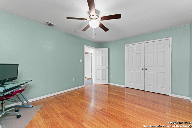 Listing photo id 12 for 451 San Joaquin N