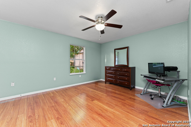 Listing photo id 13 for 451 San Joaquin N
