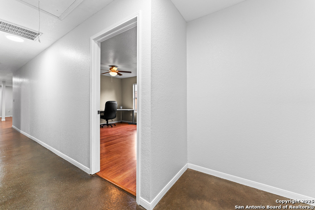 Listing photo id 16 for 451 San Joaquin N