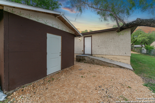 Listing photo id 18 for 451 San Joaquin N