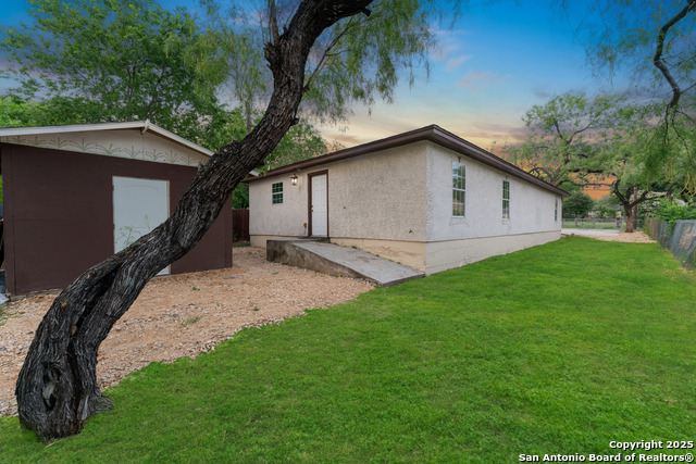 Listing photo id 20 for 451 San Joaquin N