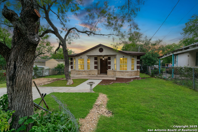Listing photo id 21 for 451 San Joaquin N