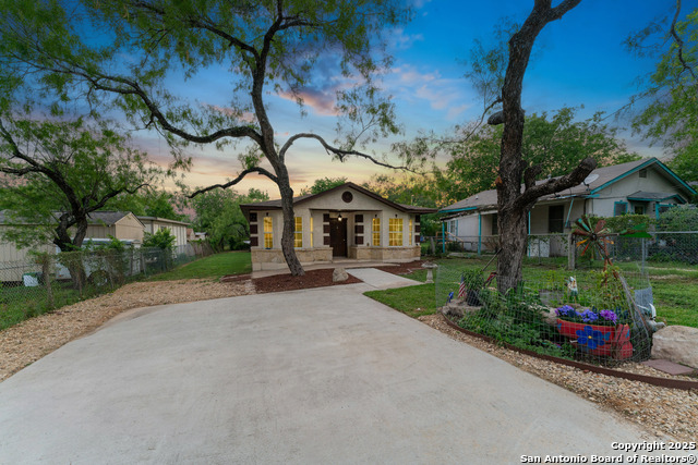 Listing photo id 22 for 451 San Joaquin N