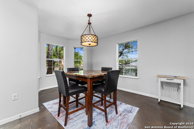 Listing photo id 4 for 451 San Joaquin N