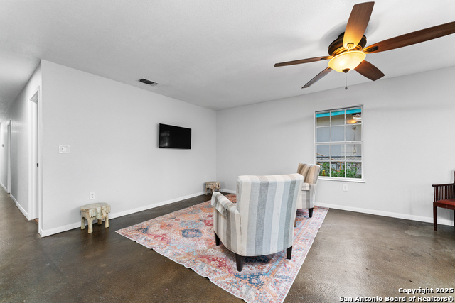 Listing photo id 6 for 451 San Joaquin N