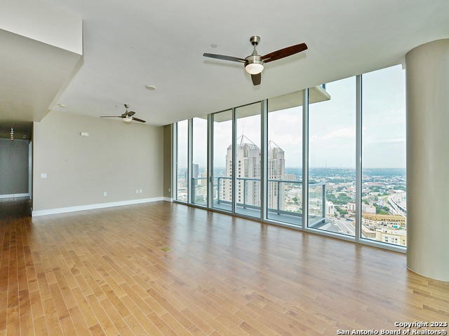 Image 10 of 45 For 610 Market St E 3118