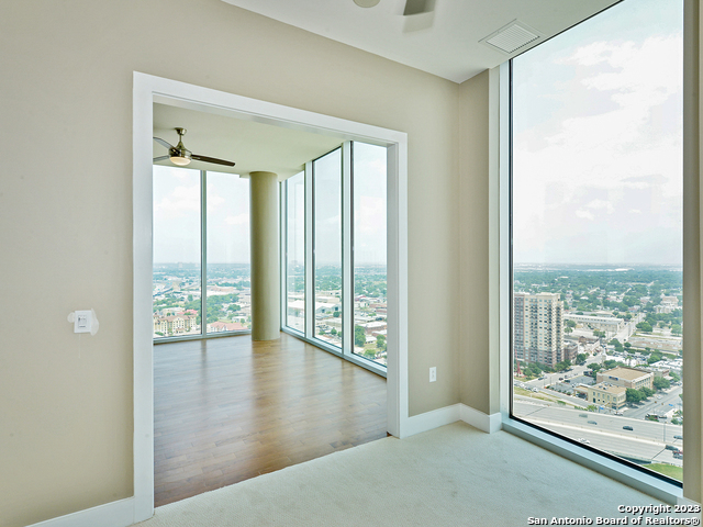 Image 12 of 45 For 610 Market St E 3118