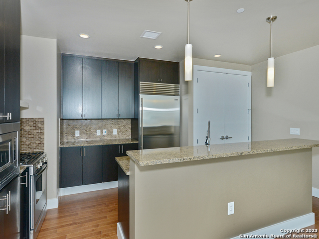 Image 13 of 45 For 610 Market St E 3118