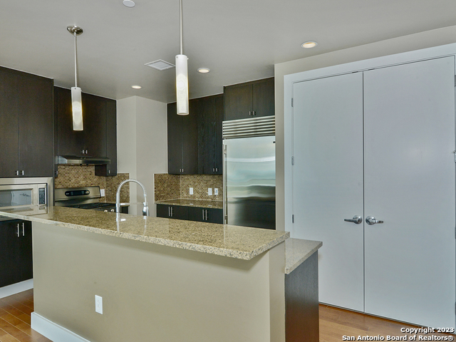 Image 14 of 45 For 610 Market St E 3118