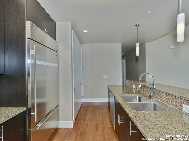 Image 16 of 45 For 610 Market St E 3118