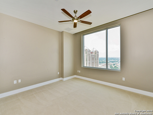 Image 18 of 45 For 610 Market St E 3118
