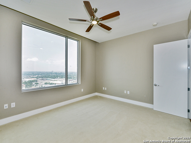 Image 21 of 45 For 610 Market St E 3118