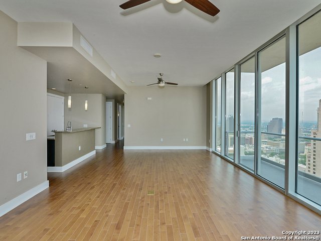 Image 9 of 45 For 610 Market St E 3118