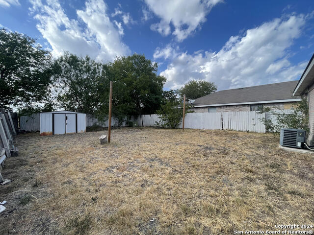 Listing photo id 11 for 4967 Fortuna