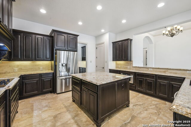 Image 5 of 31 For 915 Wilderness Oaks