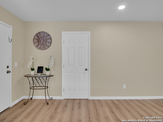 Image 11 of 30 For 3803 Barrington  3e
