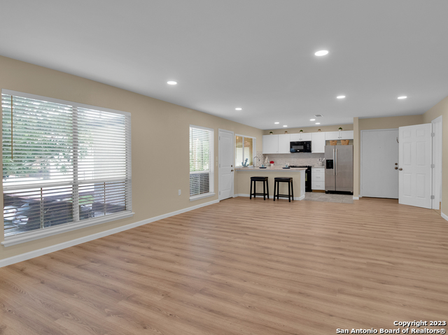 Image 4 of 30 For 3803 Barrington  3e
