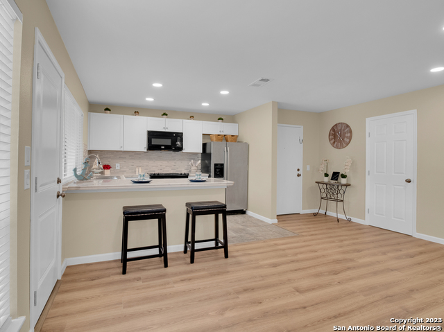 Image 9 of 30 For 3803 Barrington  3e