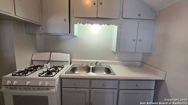 Image 8 of 19 For 317 Castillo  D