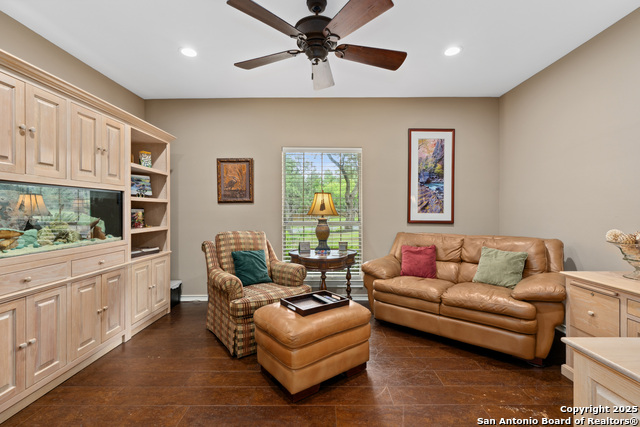 Listing photo id 19 for 9607 Autumn Sound