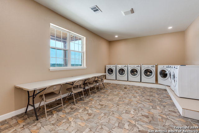 Listing photo id 9 for 9089 Fm 2673