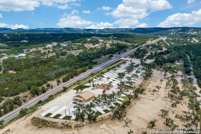 Listing photo id 14 for 9089 Fm 2673