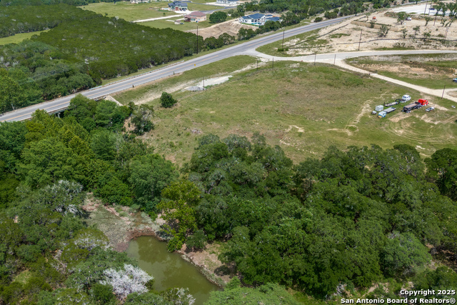 Listing photo id 18 for 9089 Fm 2673