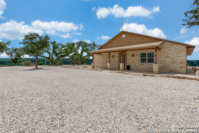 Listing photo id 1 for 9089 Fm 2673