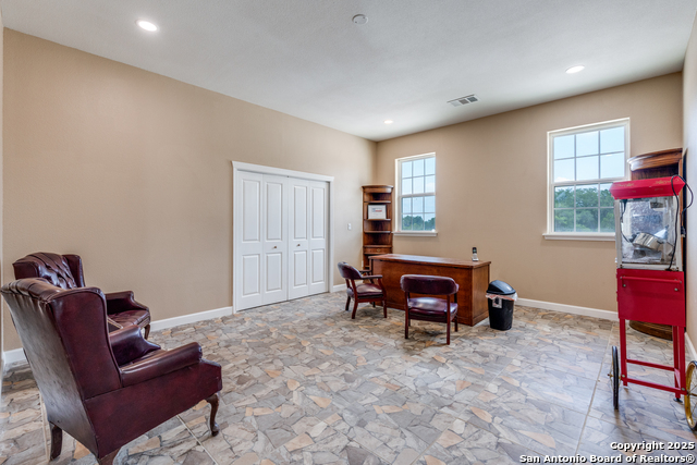 Listing photo id 3 for 9089 Fm 2673