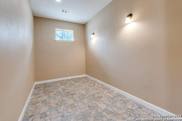 Listing photo id 5 for 9089 Fm 2673