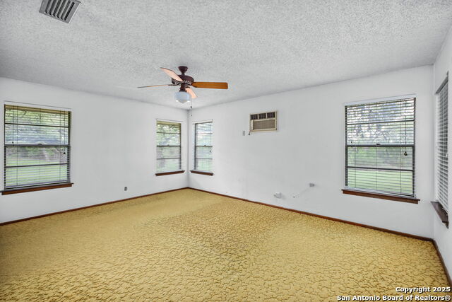 Listing photo id 11 for 20810 Bluehill Pass