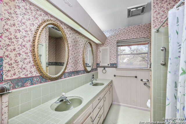 Listing photo id 14 for 20810 Bluehill Pass