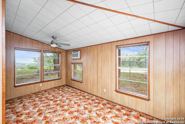 Listing photo id 15 for 20810 Bluehill Pass