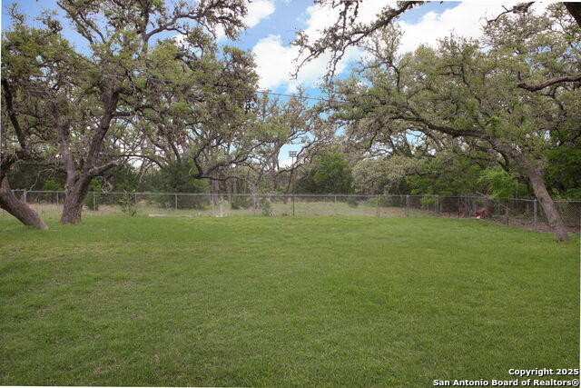 Listing photo id 20 for 20810 Bluehill Pass
