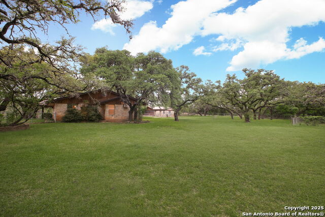 Listing photo id 21 for 20810 Bluehill Pass