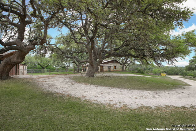 Listing photo id 22 for 20810 Bluehill Pass
