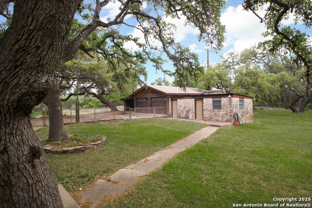 Listing photo id 23 for 20810 Bluehill Pass