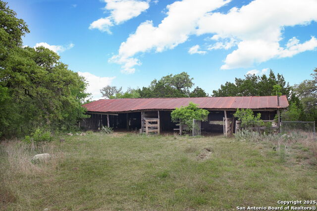 Listing photo id 24 for 20810 Bluehill Pass