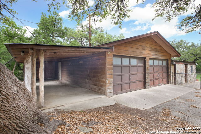 Listing photo id 26 for 20810 Bluehill Pass