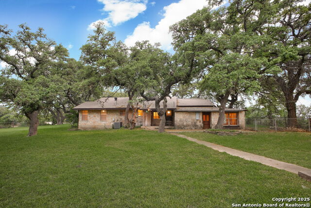 Listing photo id 1 for 20810 Bluehill Pass