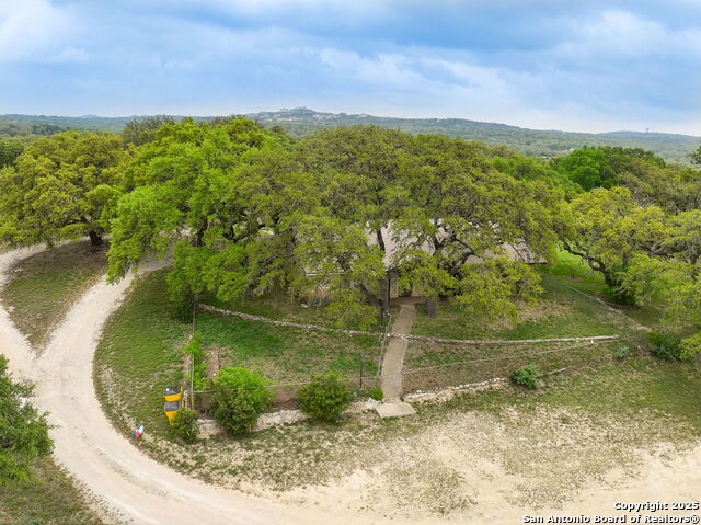 Listing photo id 3 for 20810 Bluehill Pass