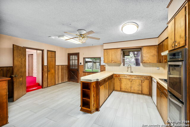 Listing photo id 4 for 20810 Bluehill Pass